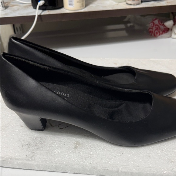 Comfort Plus by Predictions Women's Classic Black Heels - Picture 2 of 4